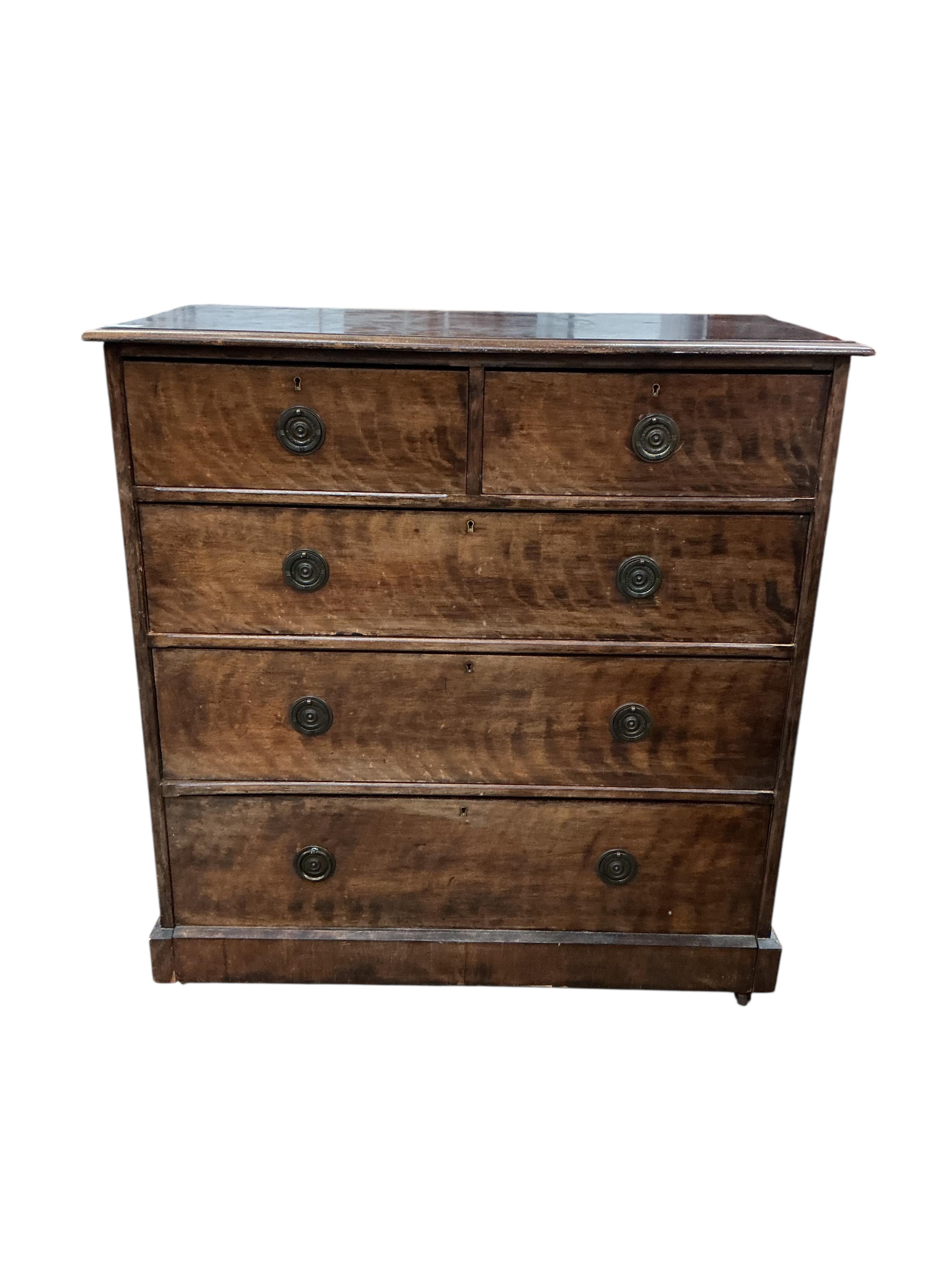 A George IV mahogany chest of drawers, width 107cm, depth 52cm, height 112cm
